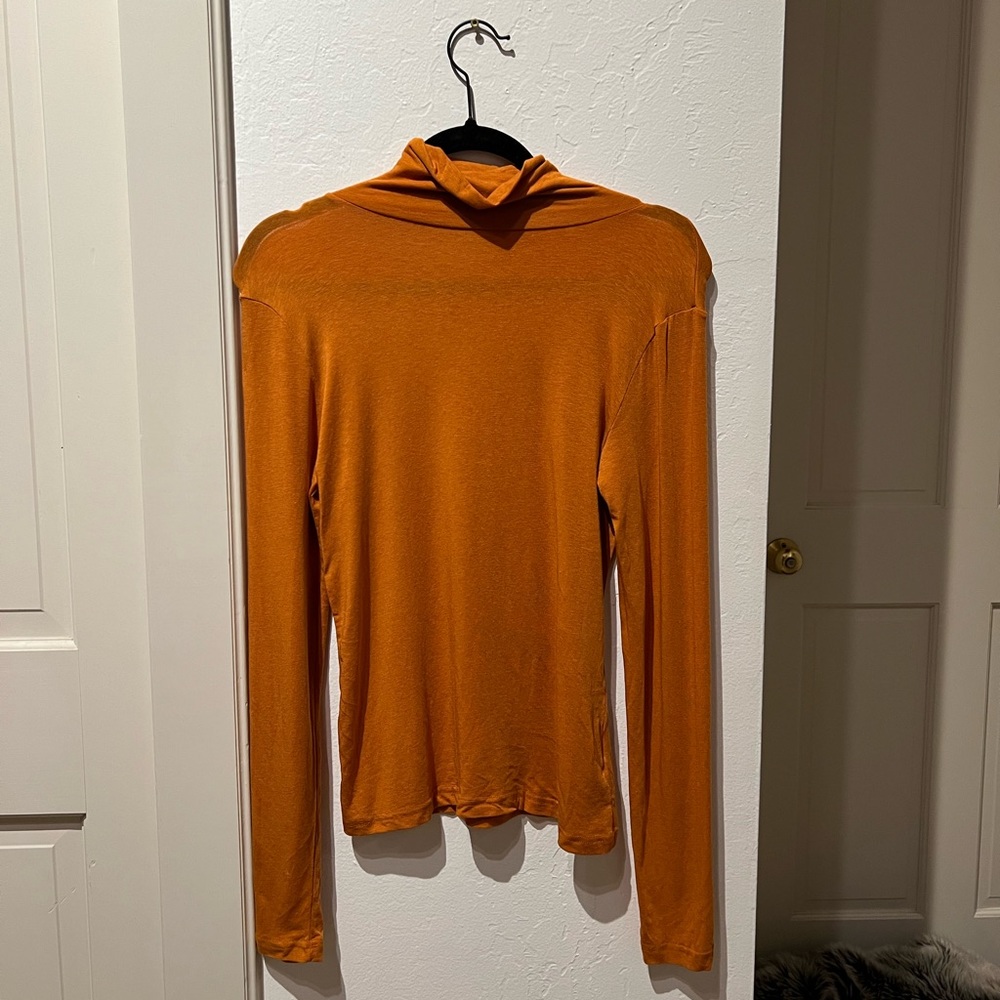 Long-sleeve Turtleneck